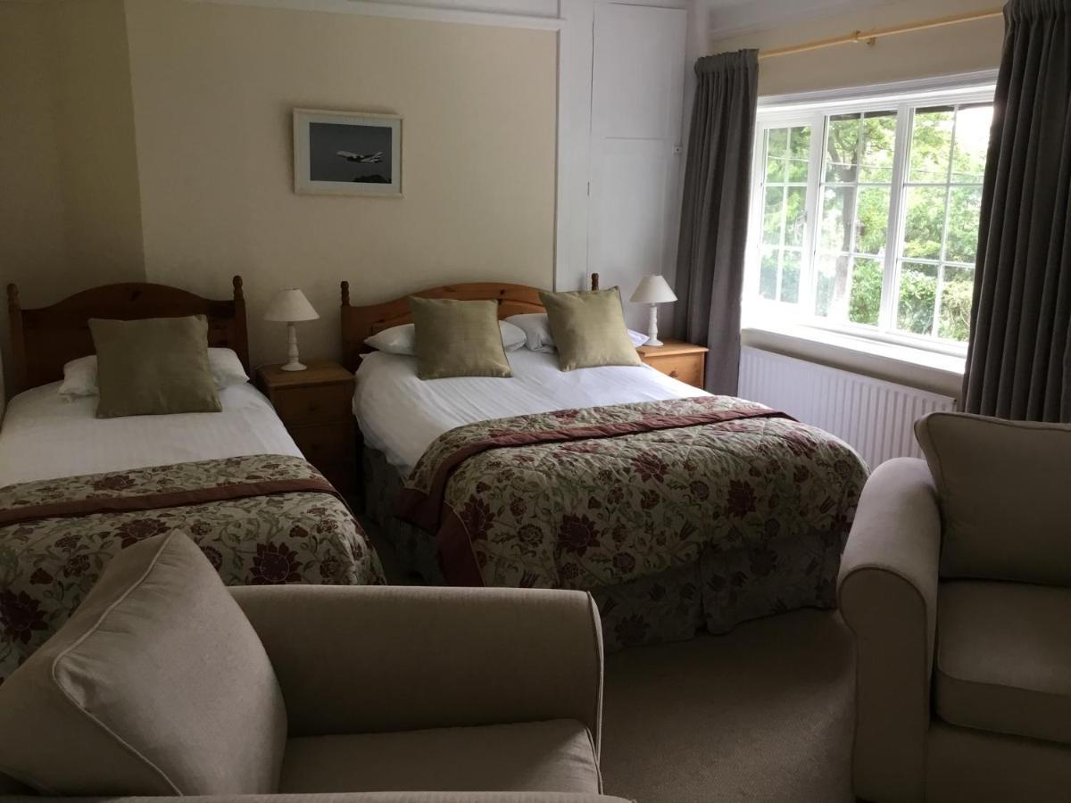 Bed and Breakfast The Manor House à Crawley  Extérieur photo
