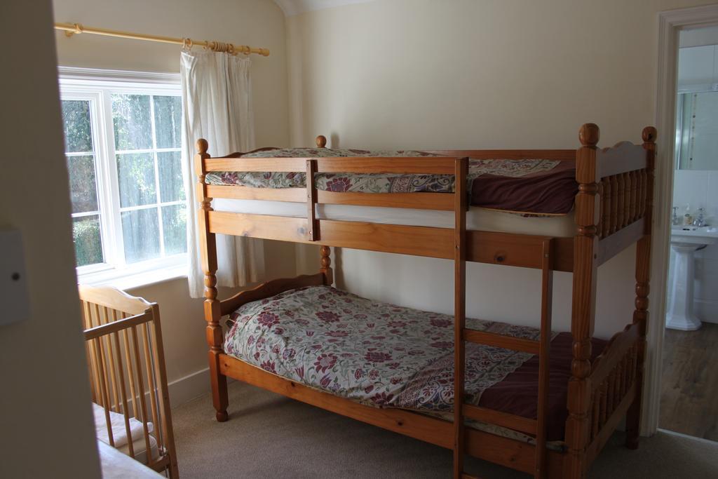 Bed and Breakfast The Manor House à Crawley  Extérieur photo