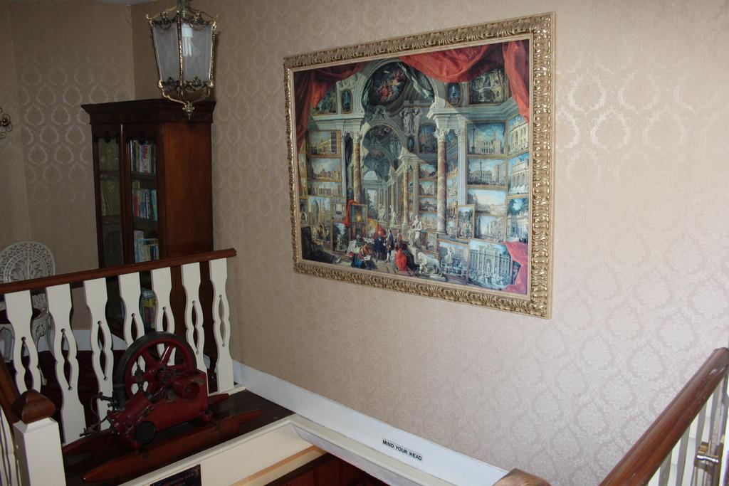 Bed and Breakfast The Manor House à Crawley  Extérieur photo