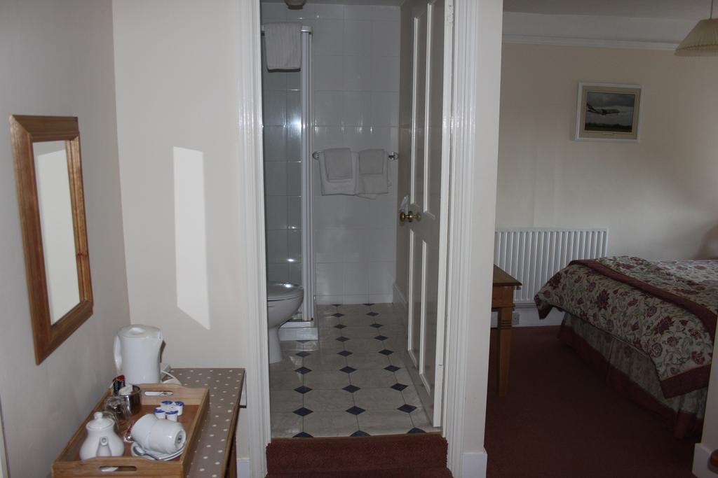 Bed and Breakfast The Manor House à Crawley  Extérieur photo
