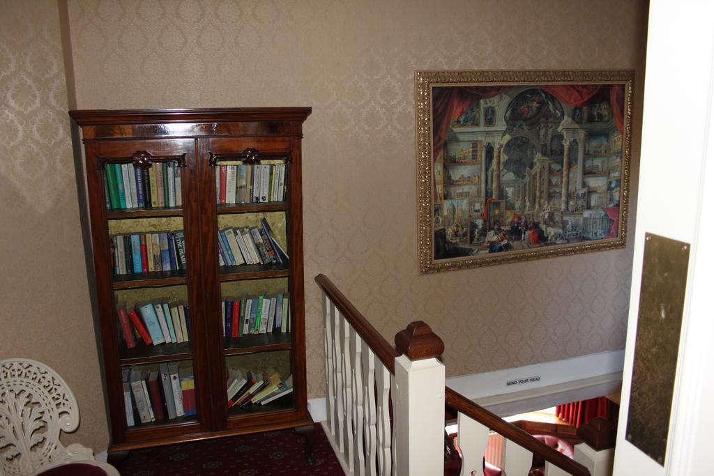 Bed and Breakfast The Manor House à Crawley  Extérieur photo