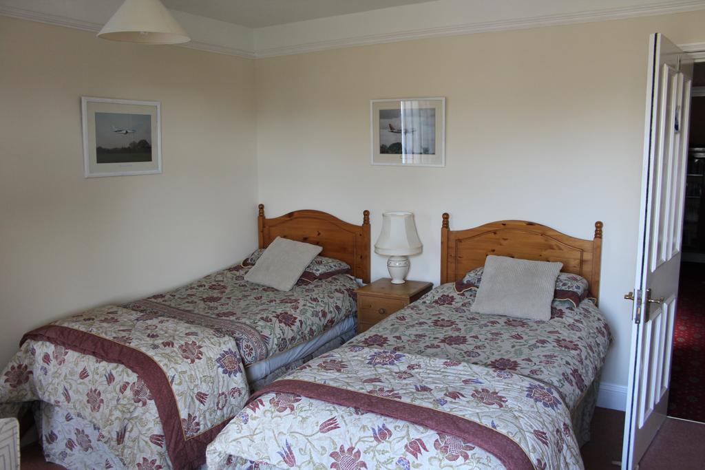 Bed and Breakfast The Manor House à Crawley  Extérieur photo