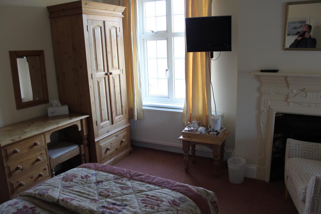 Bed and Breakfast The Manor House à Crawley  Extérieur photo