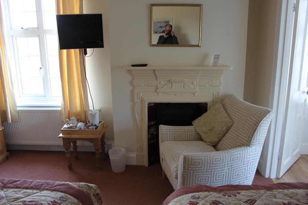 Bed and Breakfast The Manor House à Crawley  Extérieur photo