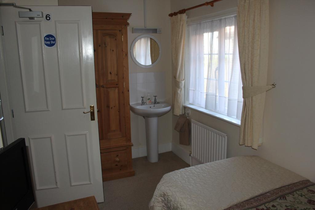Bed and Breakfast The Manor House à Crawley  Extérieur photo